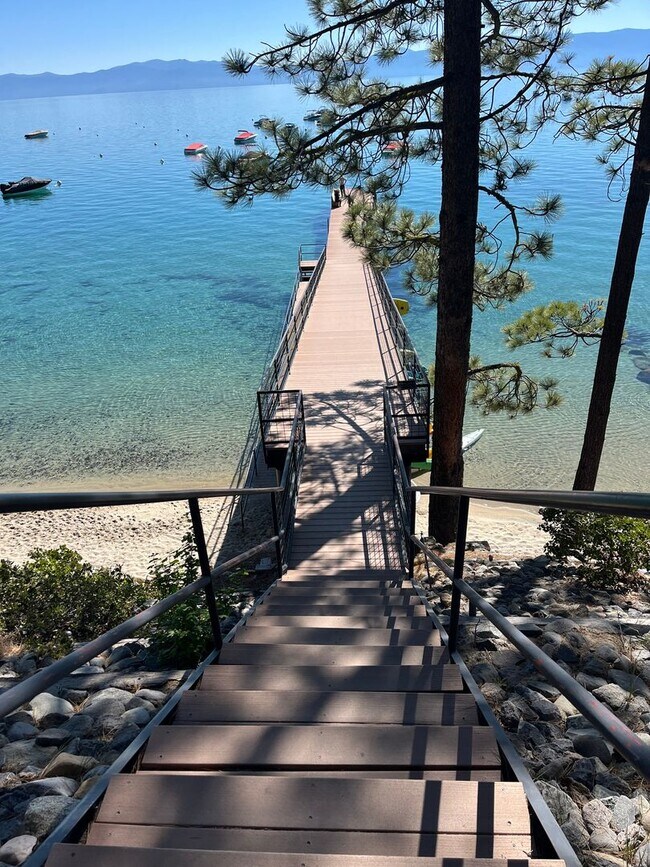 Building Photo - LONG-TERM RENTAL: Excellent Location with Private Beach Access!