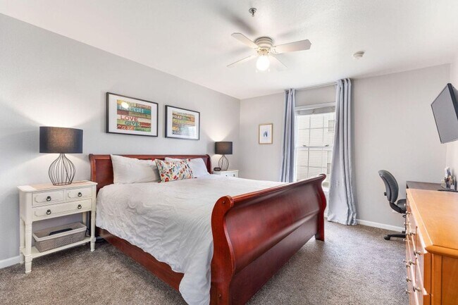 Building Photo - Beautifully Furnished with Modern Furnishi...