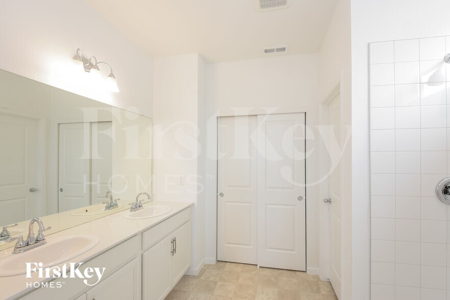 Building Photo - 14685 Normande Dr