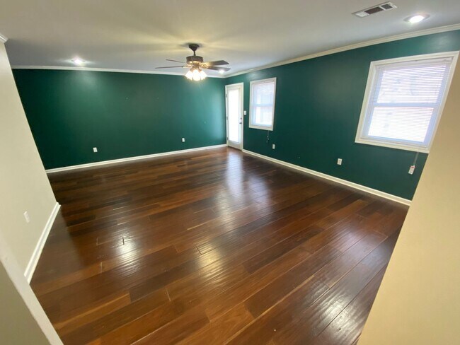 Building Photo - 1403 Doris Dr