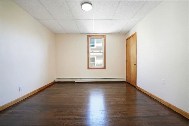 Building Photo - 628 S Almond St