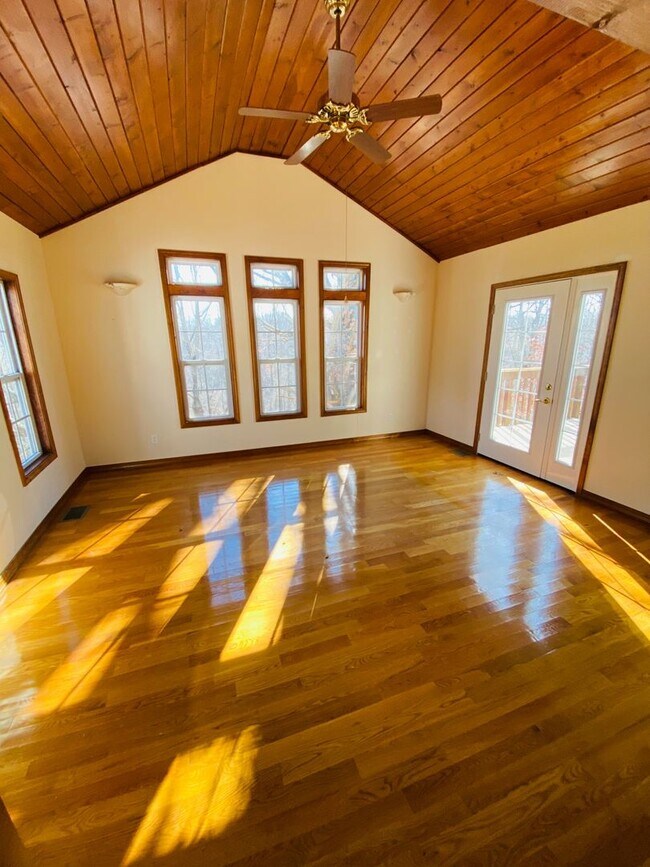 Building Photo - 2 Bed 2 Bath Home in Whites Creek. 20 minu...