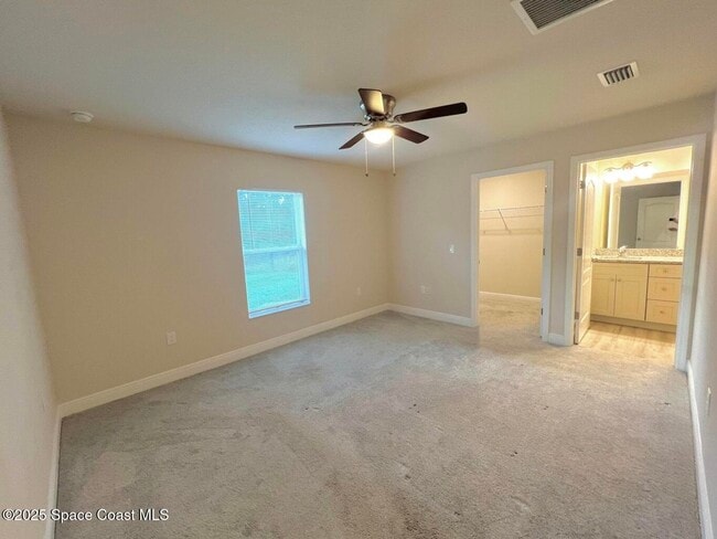 Building Photo - 960 Happiness Ave SW