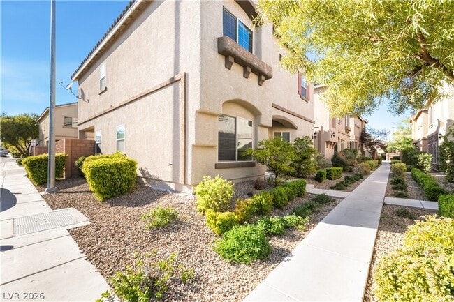 Building Photo - 9526 Vega Carpio Ave