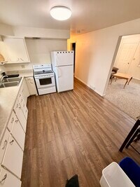 Building Photo - 310 Poplar St