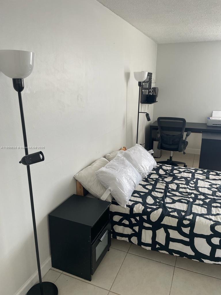 Building Photo - 2350 NE 135th St