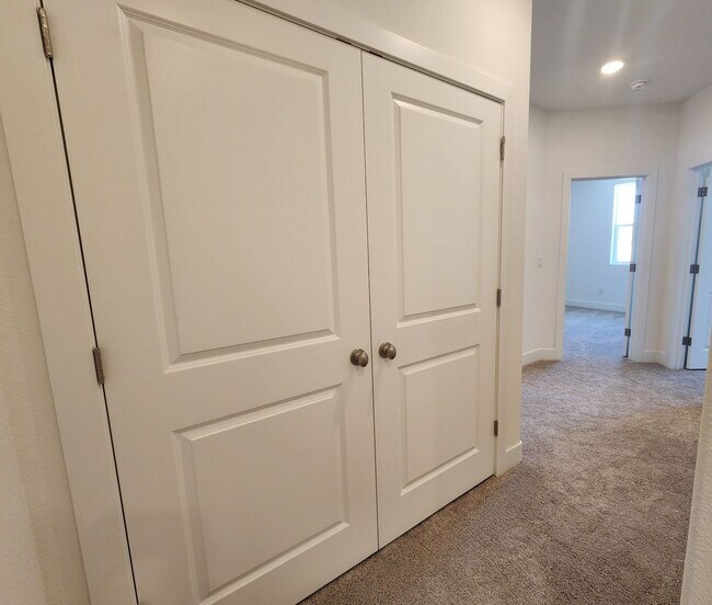 Building Photo - Brand New Townhome in South Carson City
