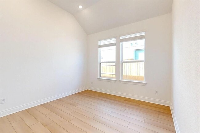 Building Photo - 1208 White Daisy Ln