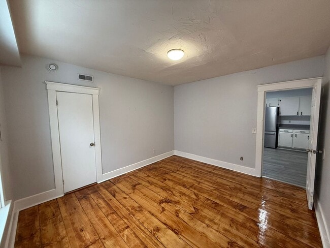 Building Photo - 82 Pine St