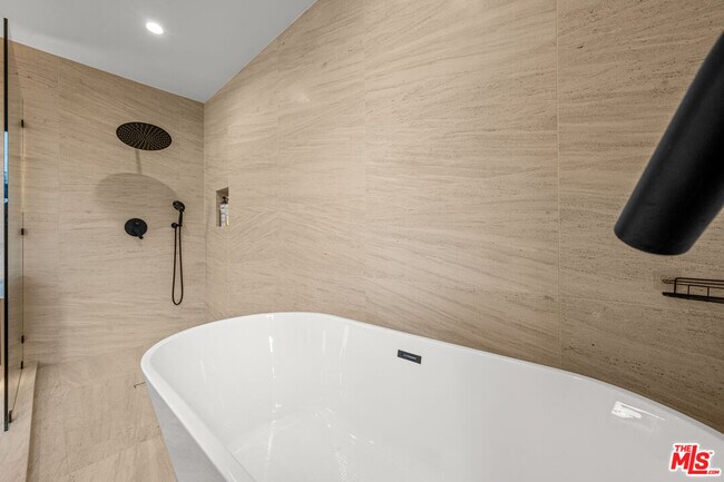 Building Photo - 4740 Sunnyslope Ave