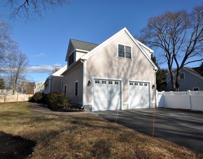 Building Photo - 66 Southfield Cir