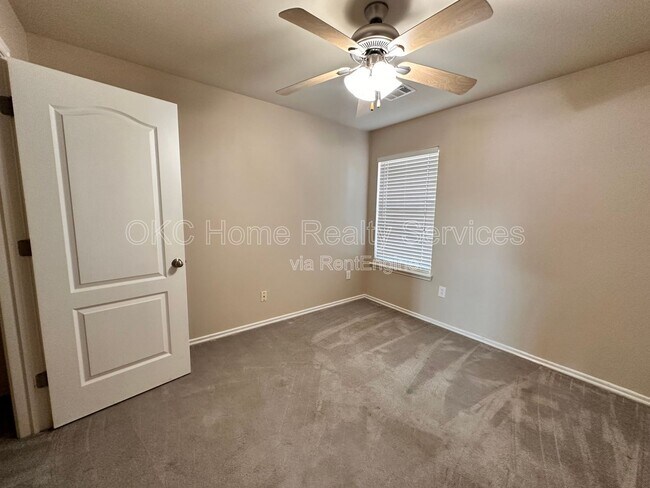 Building Photo - 4501 SE 78th St