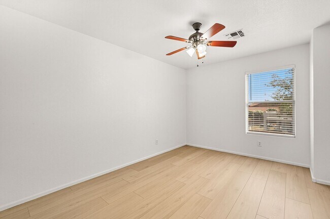 Building Photo - Solar Home with Nice Floorplan in a Great Location! Norterra Dynamite Ranch