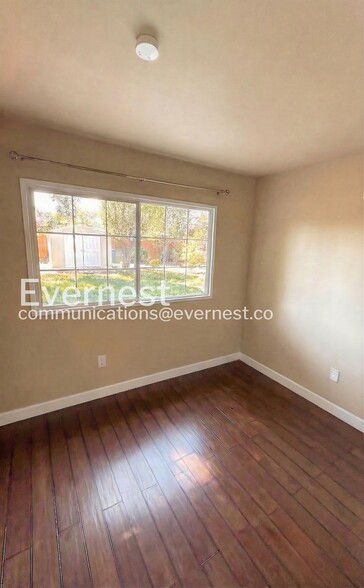 Building Photo - 1936 Shoreview Ave