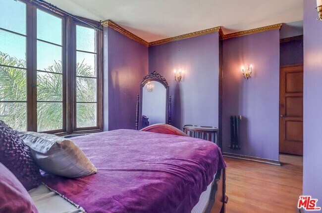 Building Photo - 642 S Bronson Ave