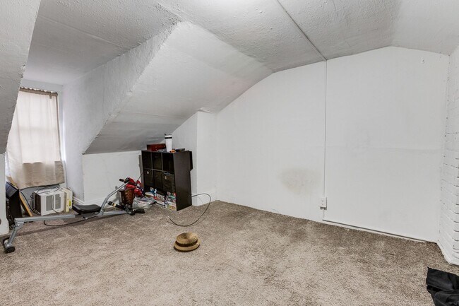 Building Photo - 2013.5 Gregory St