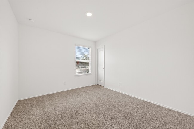 Building Photo - 40603 Pine Spruce Ln