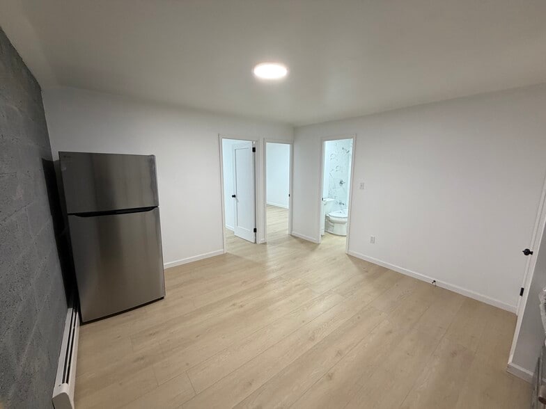 Building Photo - 348 Bleecker St