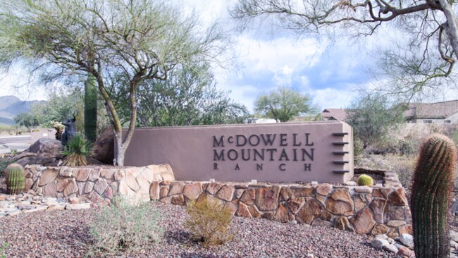 Building Photo - 3Bed/2Bath Home in Scottsdale w/ 2 Car Gar...