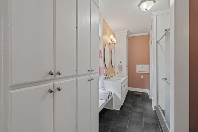 Building Photo - 509 Dabbs St