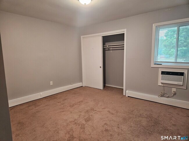 Building Photo - 1401 Farmington Ave