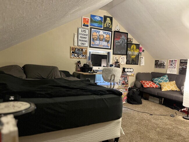 Building Photo - 1724 28th St