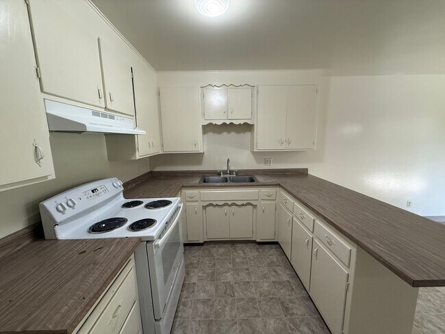 Building Photo - 4694001/85