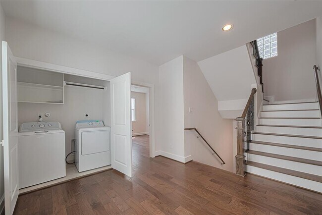 Building Photo - 1237 W 23rd St