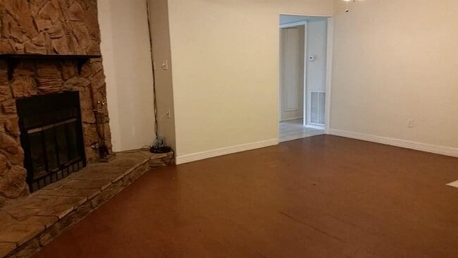 Building Photo - 5519 Mendota Ln