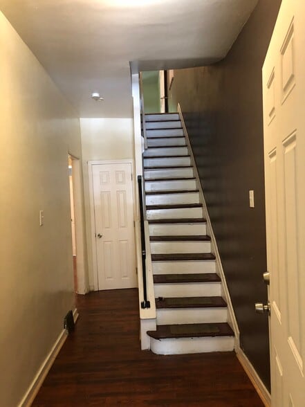 Hallways Entrance - 637 Collins Ave