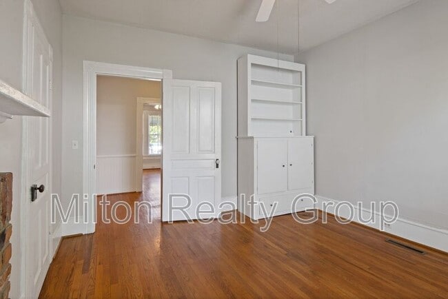 Building Photo - 106 W Ivey St