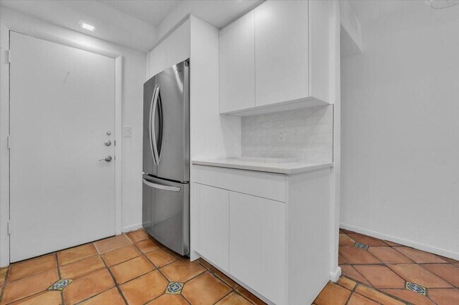 Building Photo - 6000 N Ocean Blvd