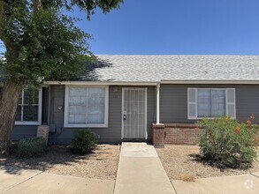 Building Photo - Glendale 2br Townhome - Just remodled!