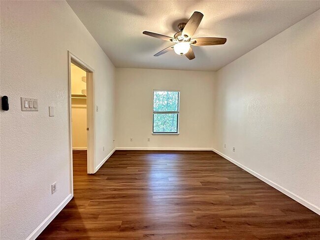 Building Photo - 4711 Spicewood Springs Rd