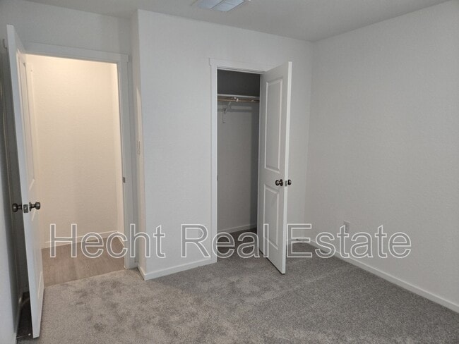 Building Photo - 968 Creek