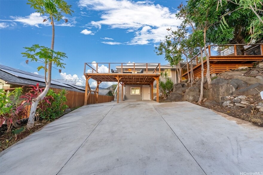 Building Photo - 1570 Ohu St