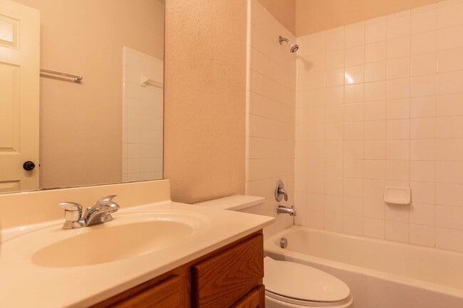 Building Photo - 509 Foxford Run Dr