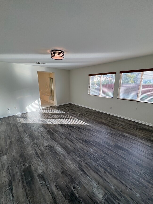 Building Photo - 871 Via La Venta