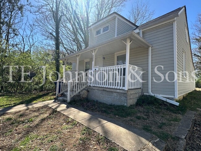 Building Photo - Charming 3-Bedroom Home with Spacious Yard in Winston-Salem!