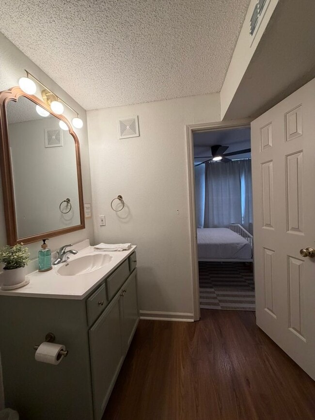 Building Photo - Furnished 3 Bedroom, 2 Bath Condo In Indian Lake!
