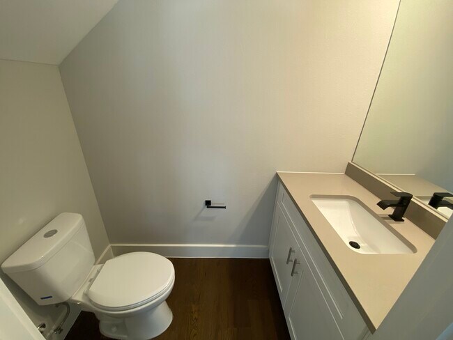 Powder room - 266 Estates Cir