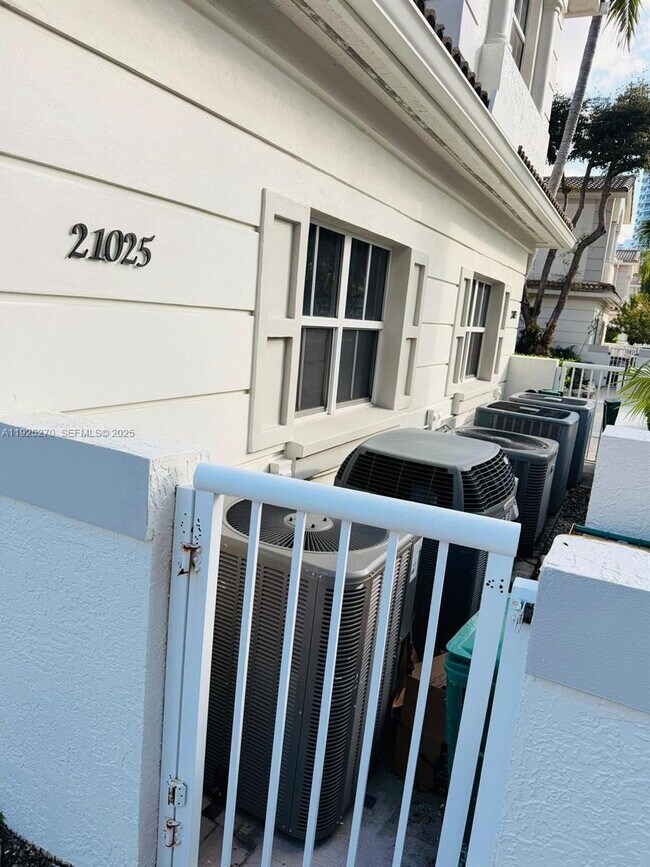 Building Photo - 21025 NE 38th Ave