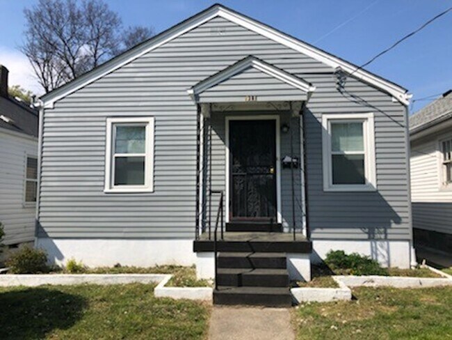 Primary Photo - Nice 3 Bedroom One Bath Home in South Louisville
