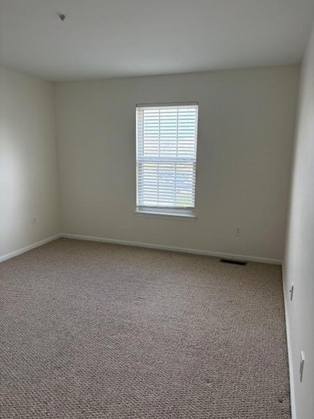 Building Photo - 2403 Beacon Hill Dr