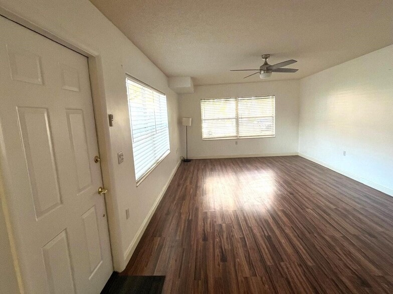 Building Photo - 7 Amherst Ct