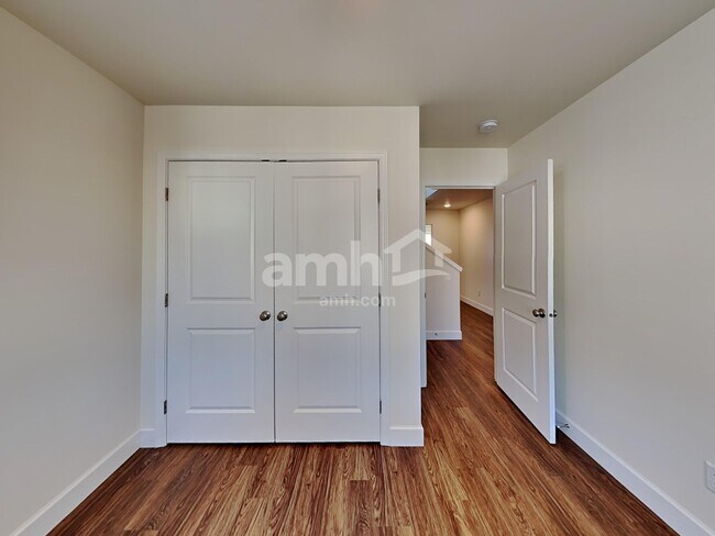 Building Photo - 33047 Lookout Ln