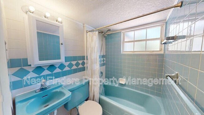 Building Photo - 552 Seagate Ave