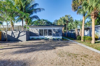 Building Photo - 1005 NE 17th Ct