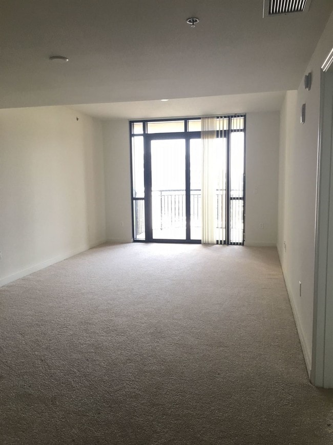 Building Photo - 17 W Church St