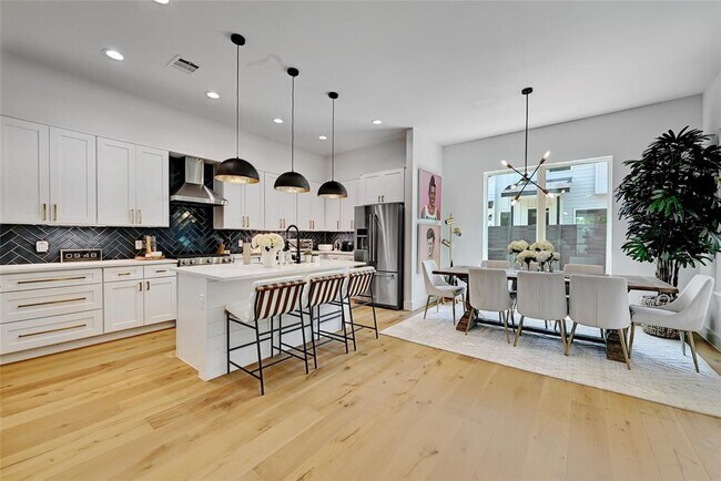 Building Photo - 2909 Kuhlman Ave